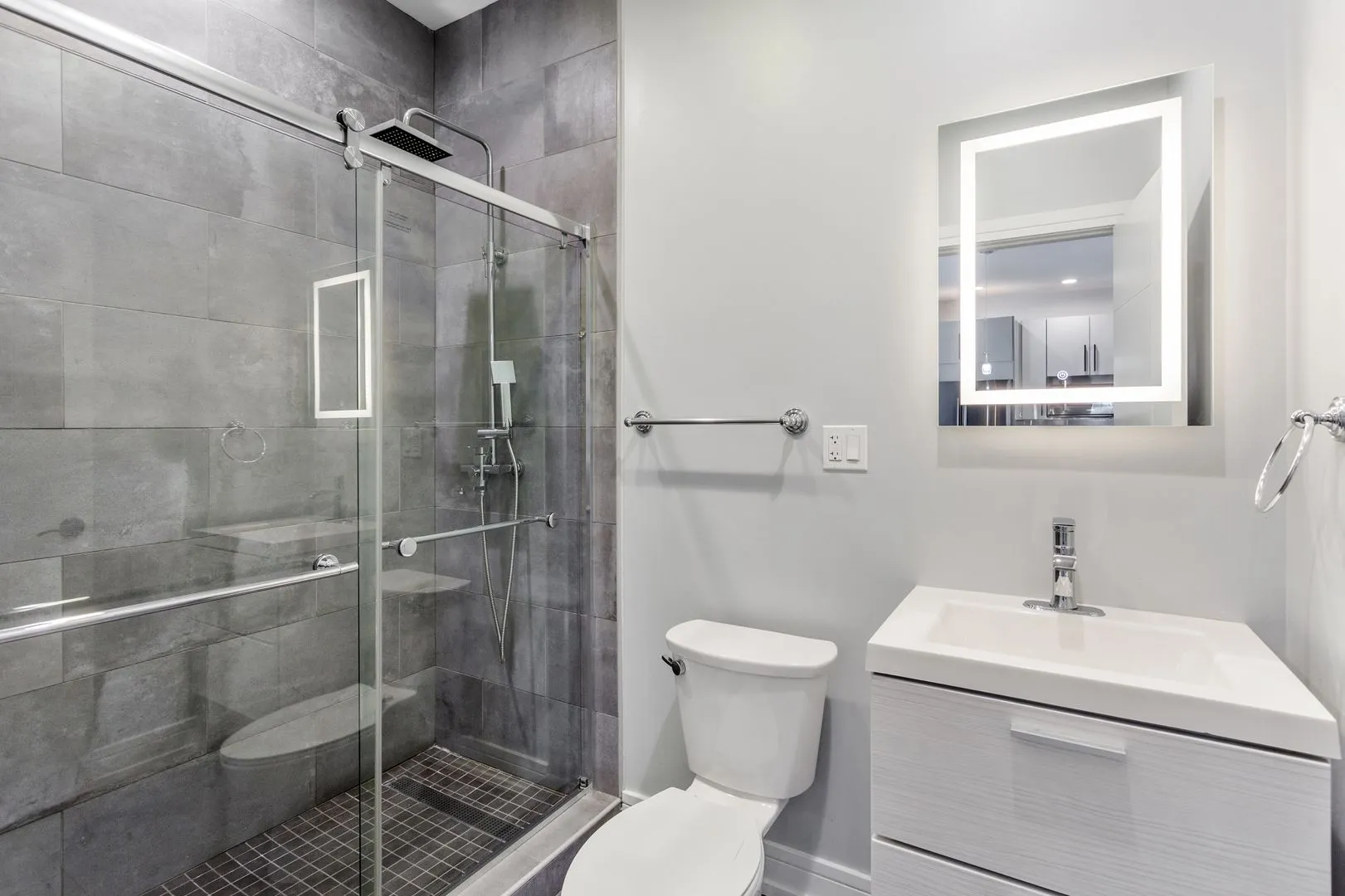 1062 W Glenlake Ave 3rd floor, , 60660, USA 60660-Chicago-IL