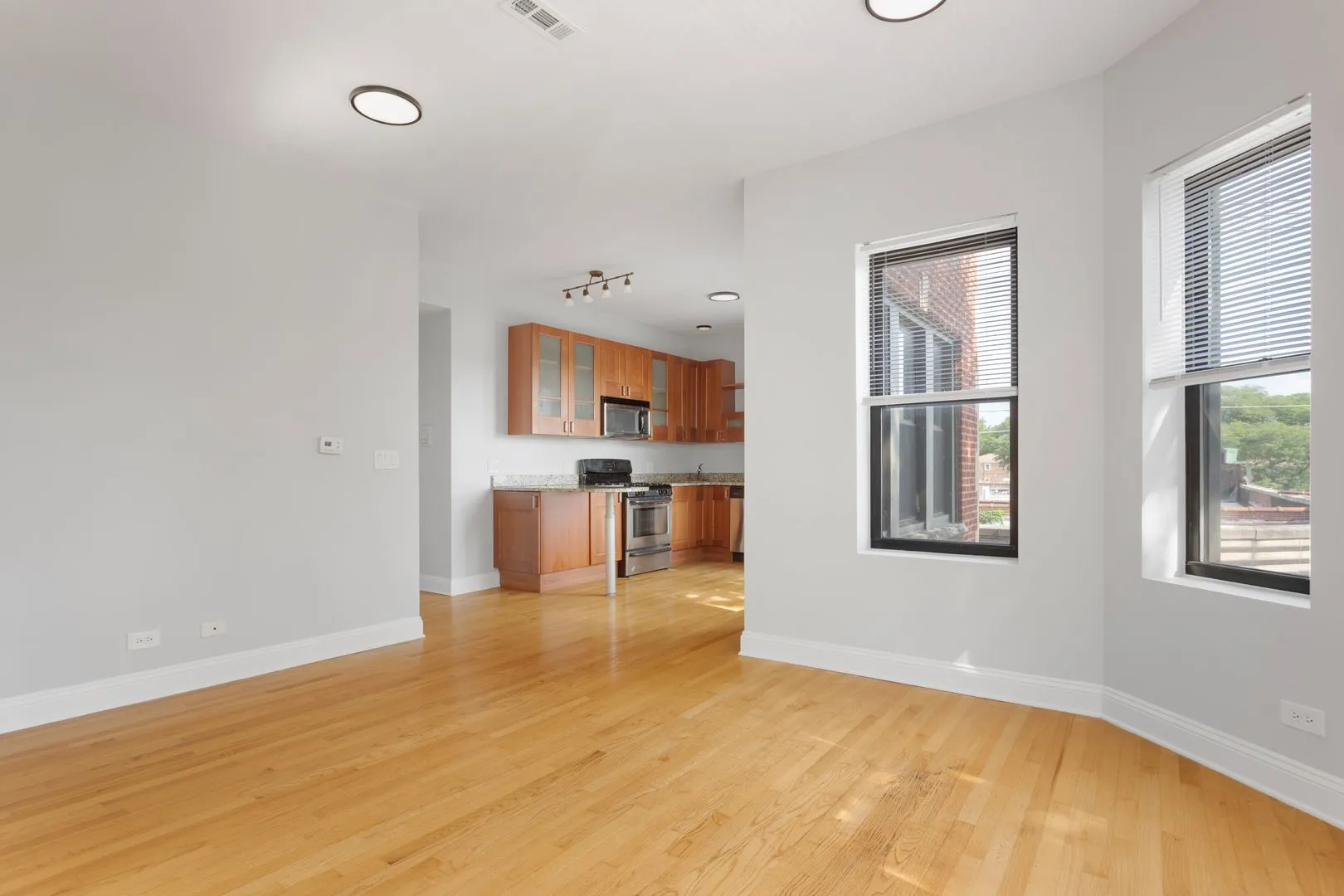 7526 N Seeley Ave, ,  60645, USA 60645-unit#202-Chicago-IL