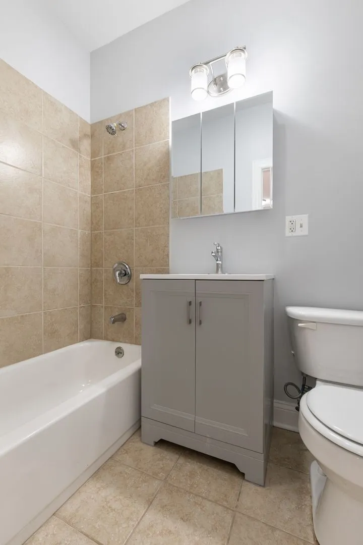 2005 W Jarvis Ave, ,  60645, USA 60645-unit#2-Chicago-IL