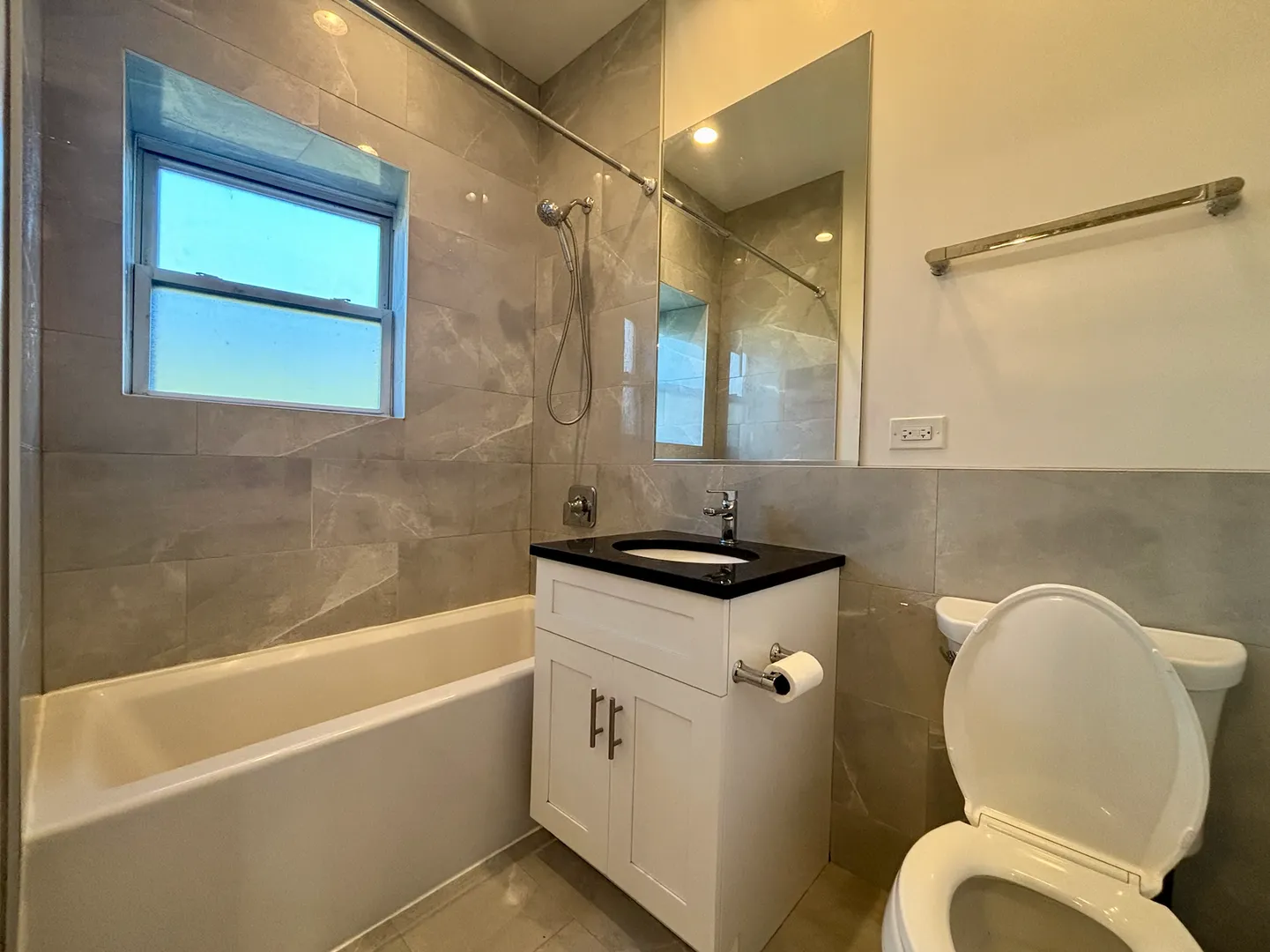 1159 W Lunt Ave, ,  60626, USA 60626-unit#3RD FLOOR-Chicago-IL