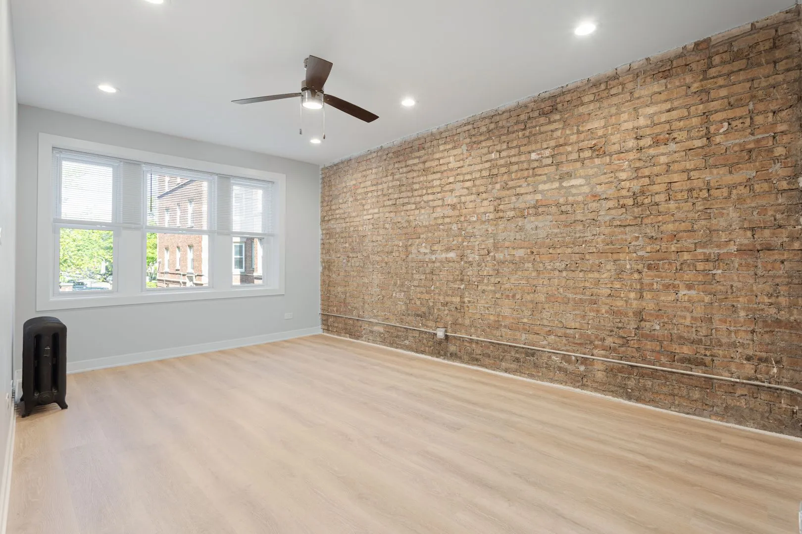 7385 N Damen Ave, , 60645, USA 60645-unit#2S-Chicago-IL