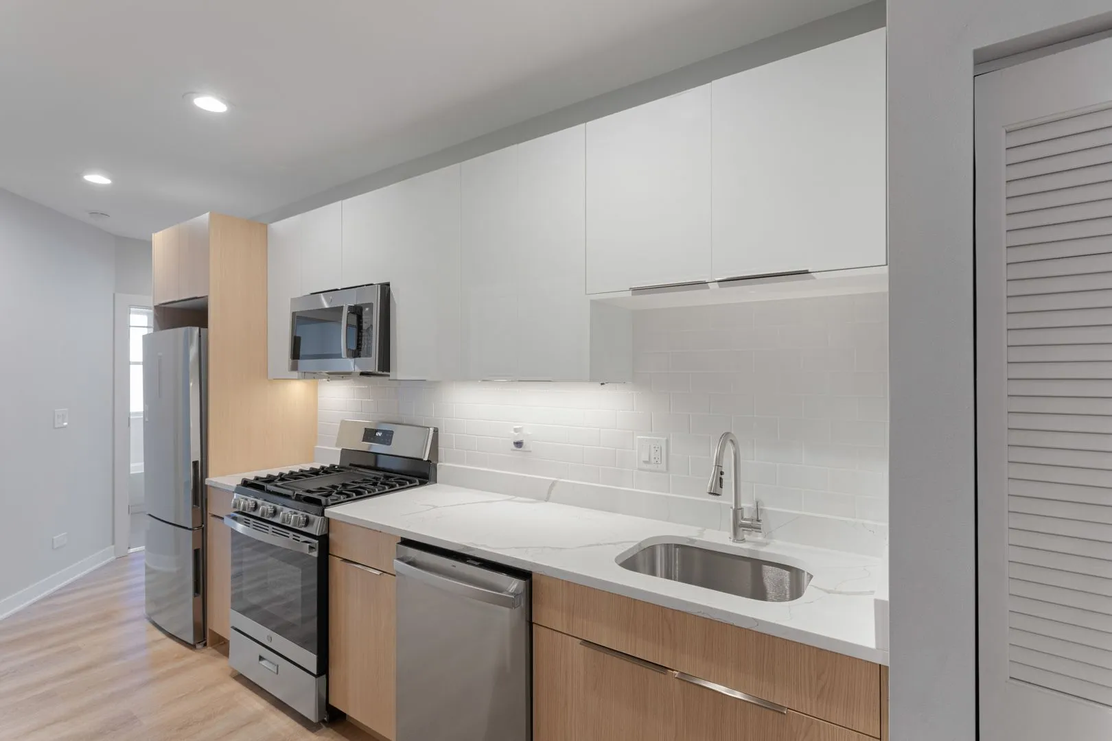 7387 N Damen Ave, , 60645, USA 60645-unit#1E-Chicago-IL