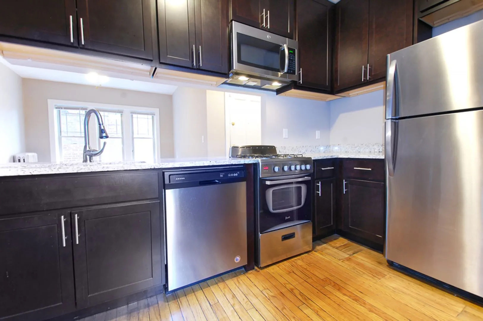 1331 W Touhy Ave, , 60626, USA 60626-unit#3S-Chicago-IL