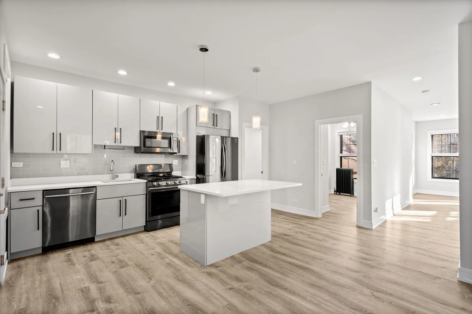 1062 W Glenlake Ave 2nd floor, , 60660, USA 60660-Chicago-IL