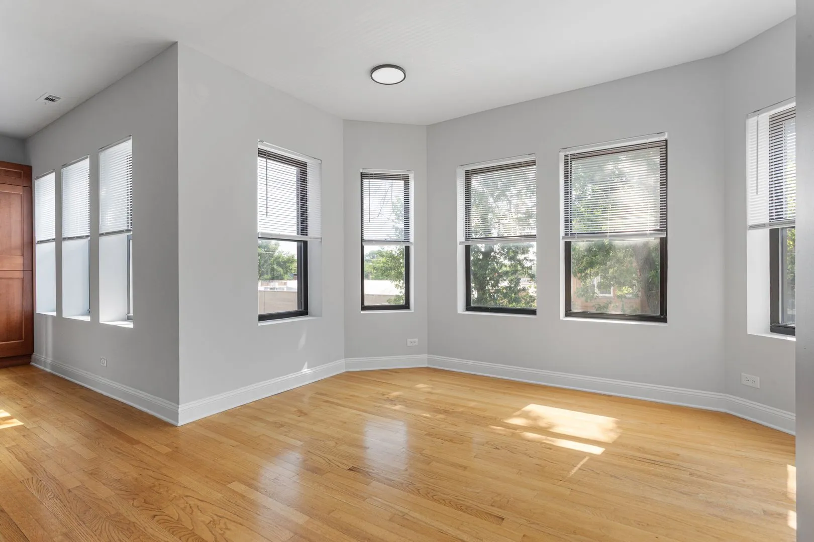7526 N Seeley Ave, ,  60645, USA 60645-unit#202-Chicago-IL