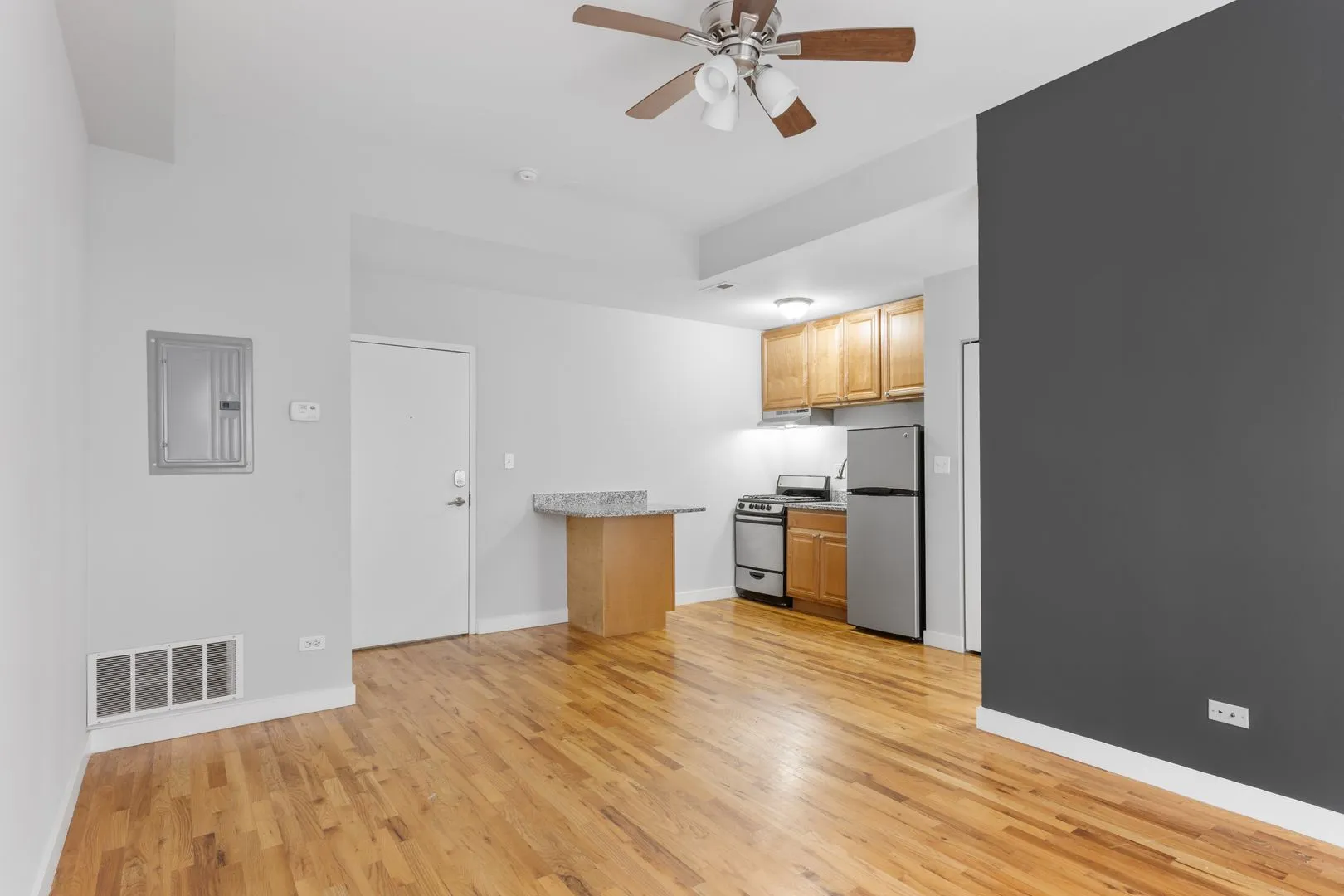 7456 N Greenview Ave, ,  60626, USA 60626-unit#3D-Chicago-IL
