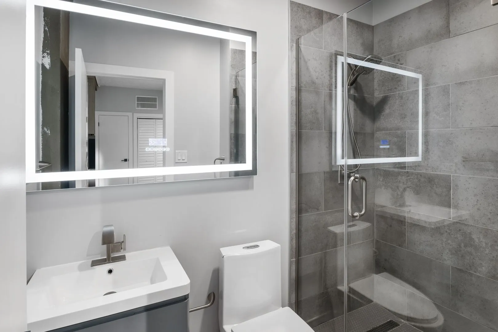 7645 N Sheridan Rd, ,  60626, USA 60626-unit#203-Chicago-IL