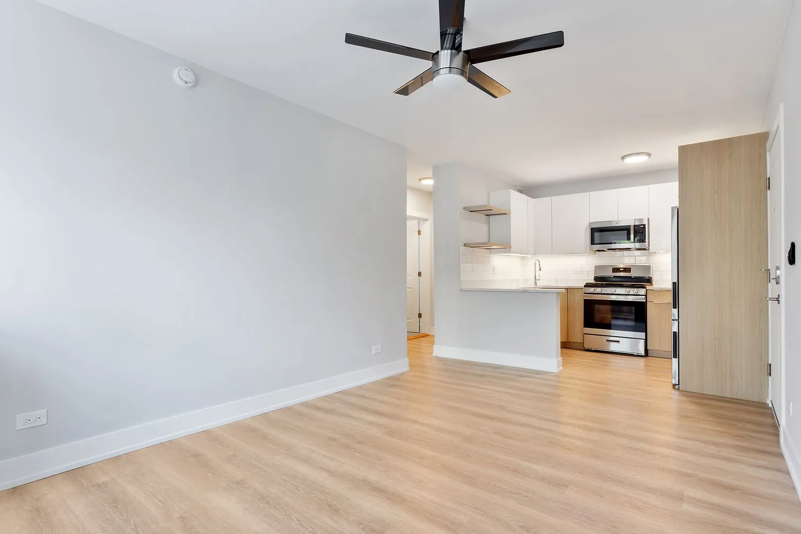 1521 W Sherwin Ave, , 60626, USA 60626-unit#307-Chicago-IL