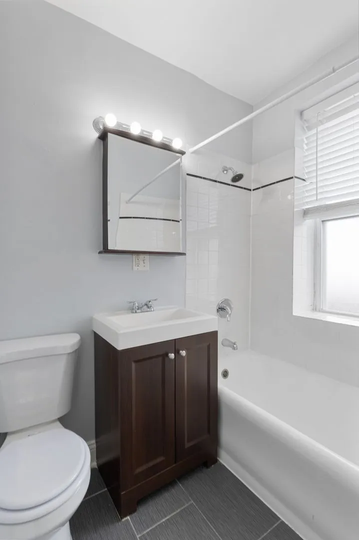 5860 N Kenmore Ave, , 60660, USA 60660-unit#405-Chicago-IL