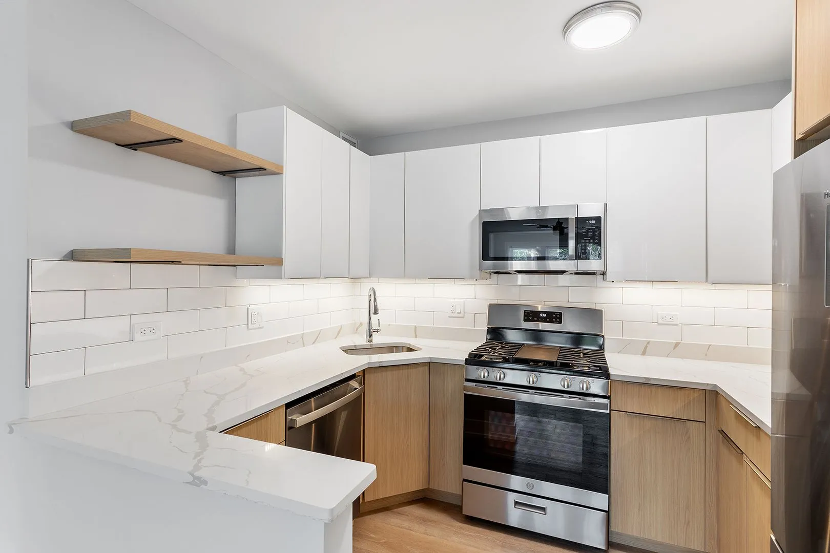 1521 W Sherwin Ave, , 60626, USA 60626-unit#307-Chicago-IL
