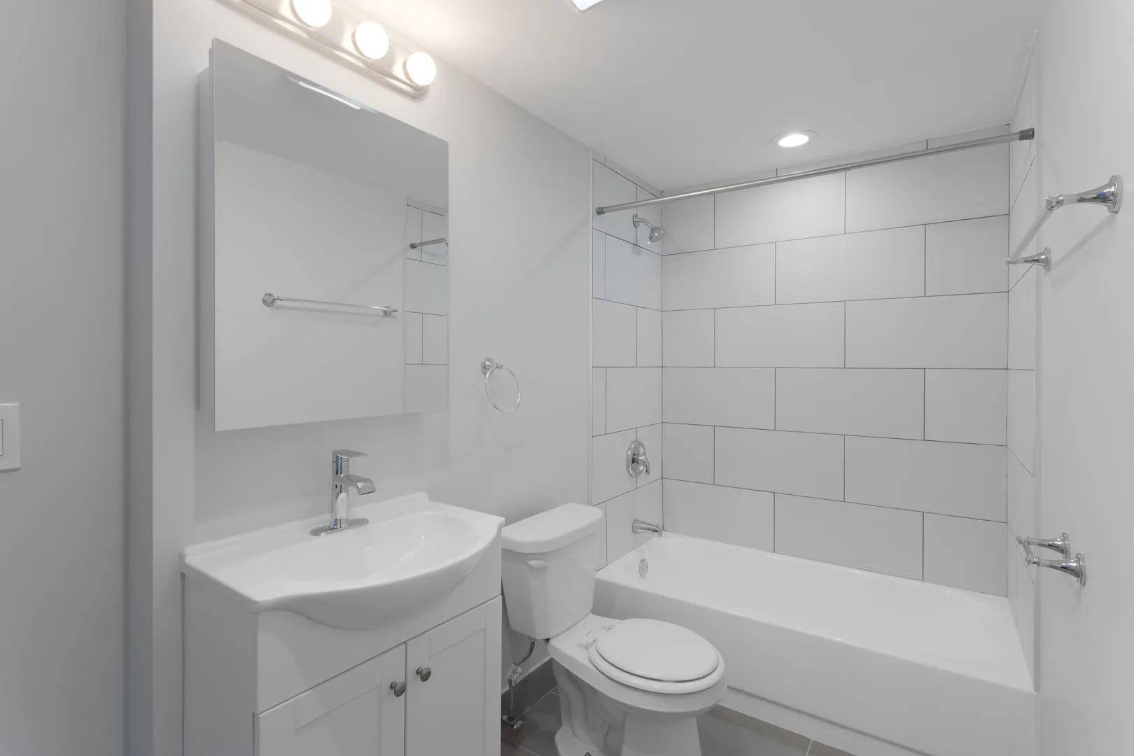 6026 N Winthrop Ave, ,  60660, USA 60660-unit#4B-Chicago-IL