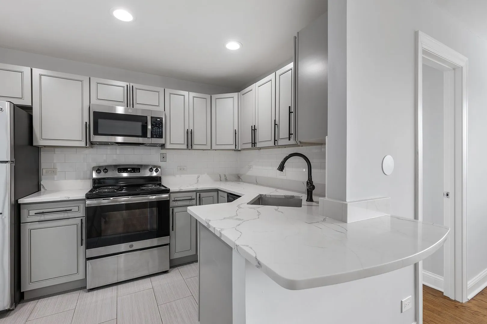 6826 N Ridge Blvd, ,  60645, USA 60645-unit#402-Chicago-IL