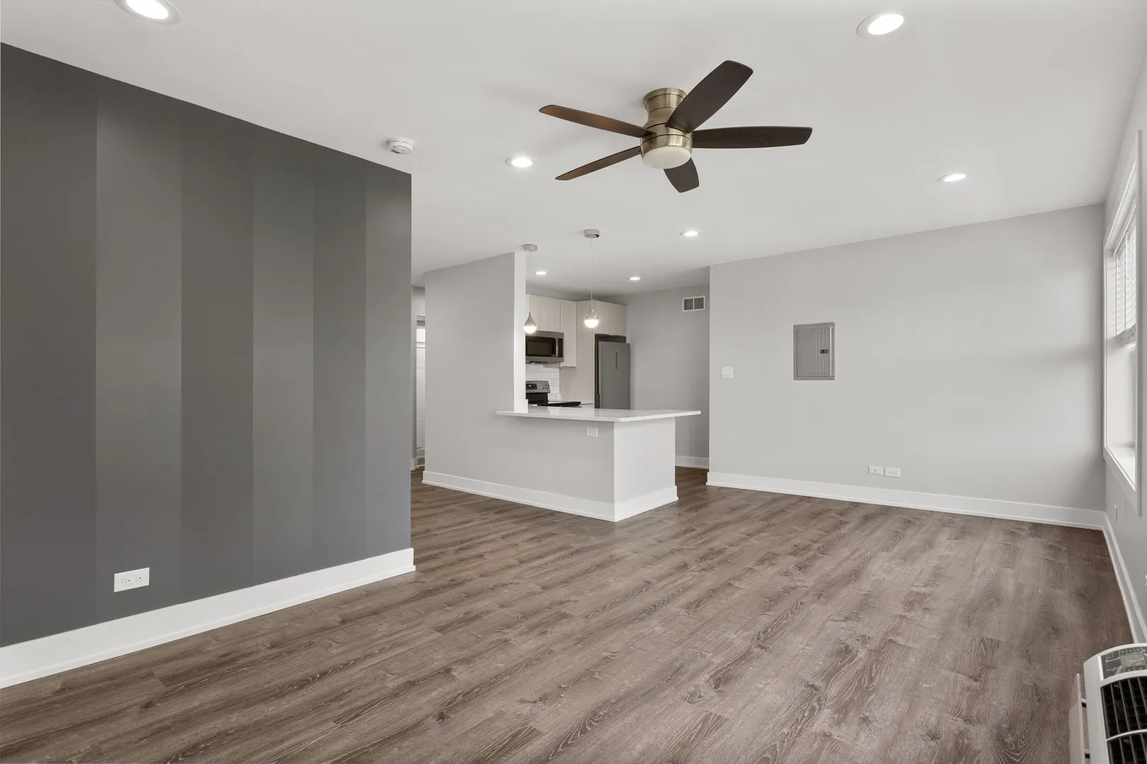 1303 W Estes Ave, ,  60626, USA 60626-unit#4E-Chicago-IL