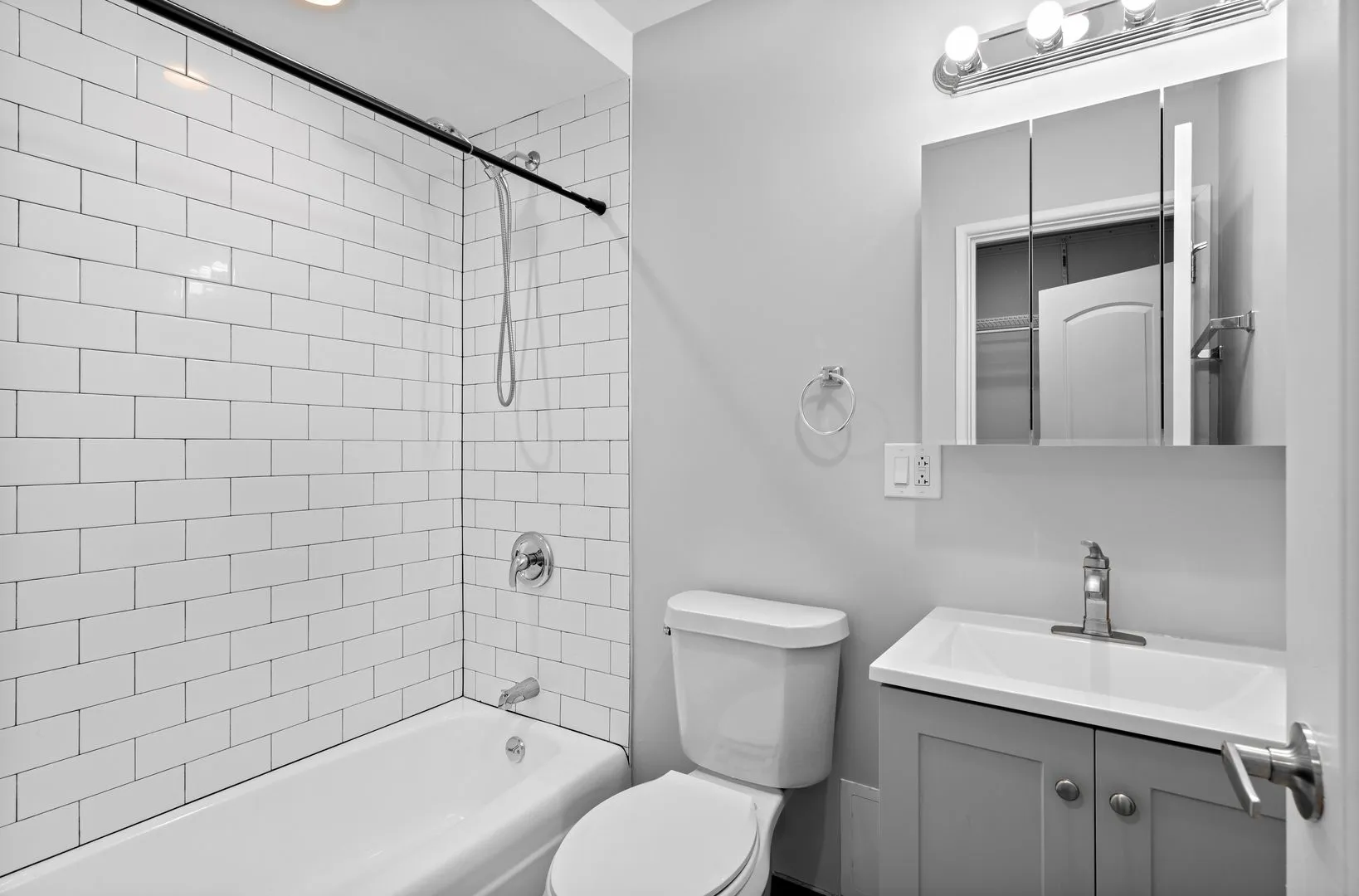 6001 N Kenmore Ave, ,  60660, USA 60660-unit#502-Chicago-IL