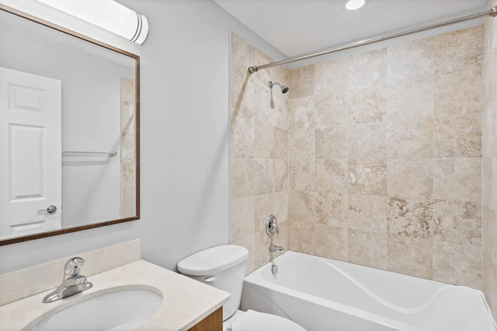 7526 N Seeley Ave, ,  60645, USA 60645-unit#103-Chicago-IL