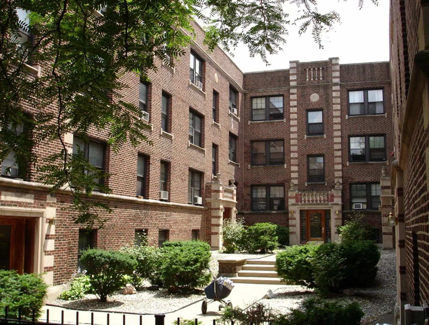 921 W Oakdale Ave, , 60657, USA 60657-unit#1B-Chicago-IL