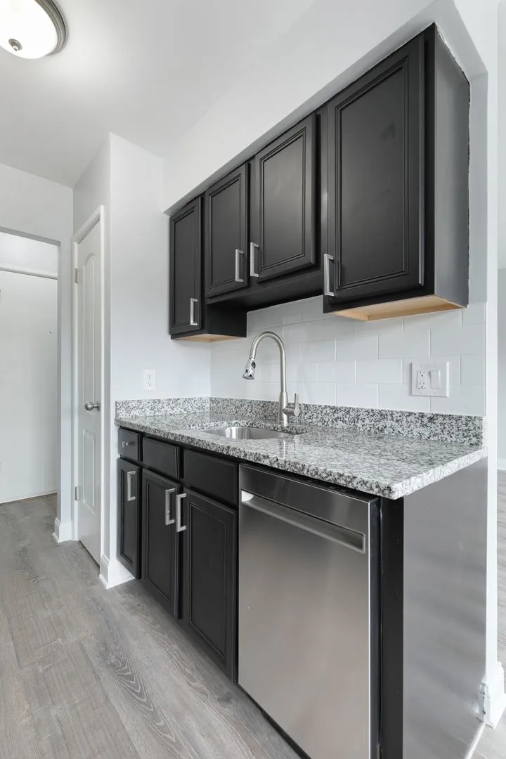 6826 N Ridge Blvd, , 60645, USA 60645-unit#204-Chicago-IL