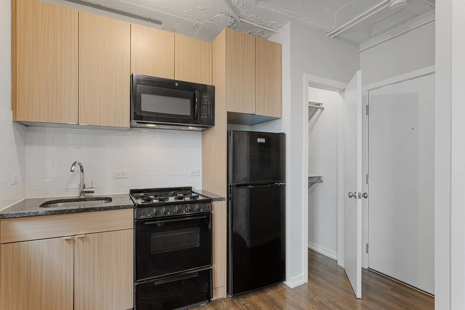 5718 N Winthrop Ave, ,  60660, USA 60660-unit#411-Chicago-IL