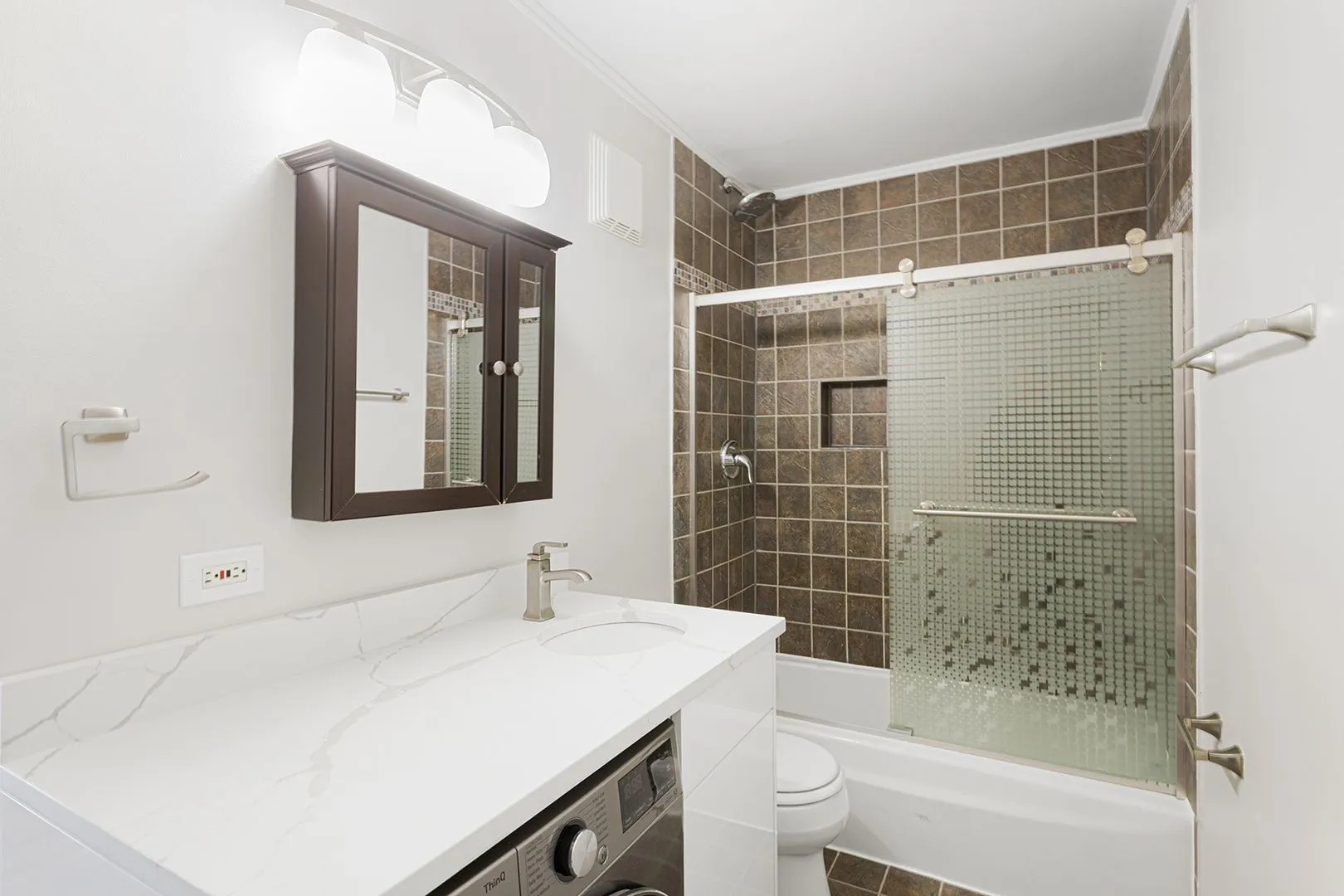 6166 N Sheridan Rd, , 60660, USA 60660-unit#24C-Chicago-IL