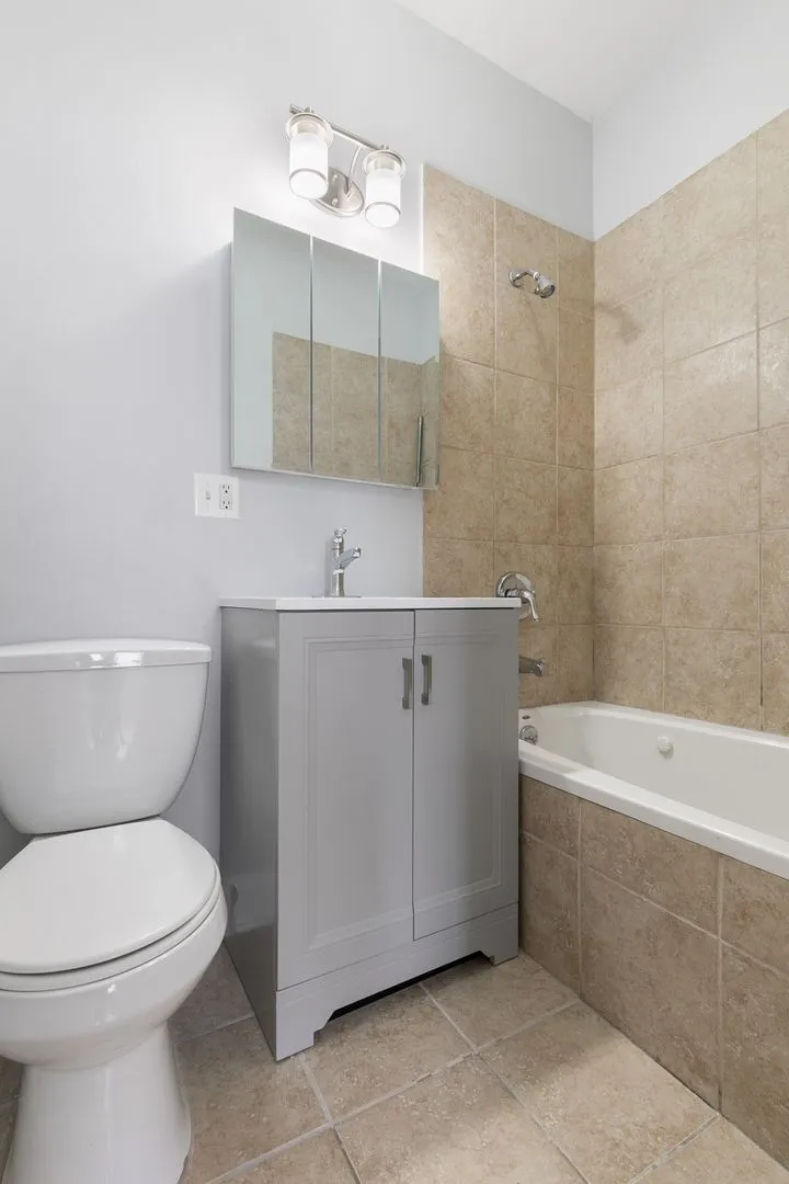 2005 W Jarvis Ave, ,  60645, USA 60645-unit#2-Chicago-IL