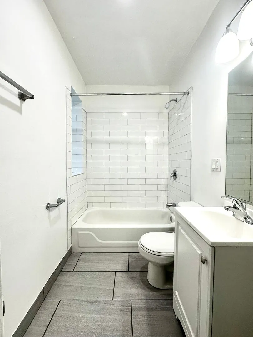 4031 N Kenmore Ave, ,  60613, USA 60613-unit#.214-Chicago-IL