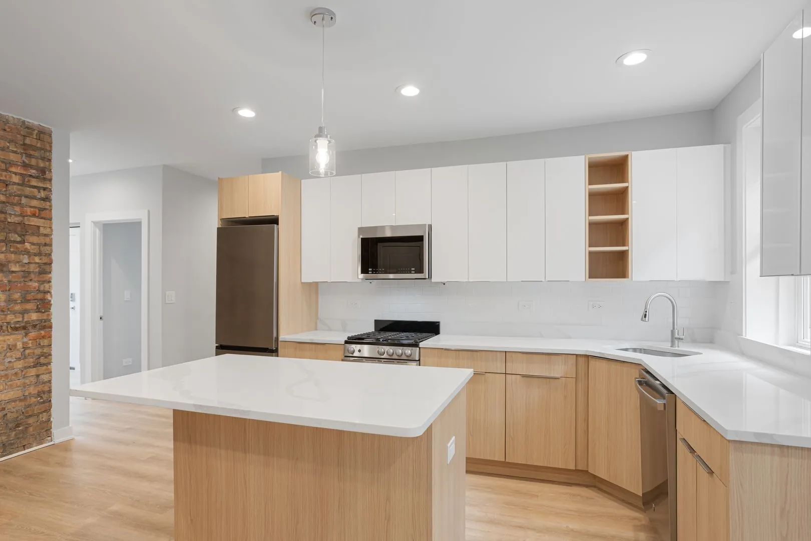 7389 N Damen Ave, ,  60645, USA 60645-unit#2E-Chicago-IL