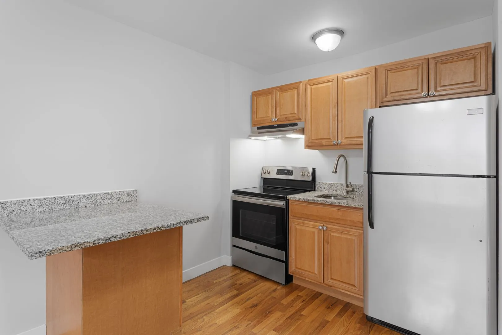7450 N Greenview Ave, , 60626, USA 60626-unit#24-Chicago-IL