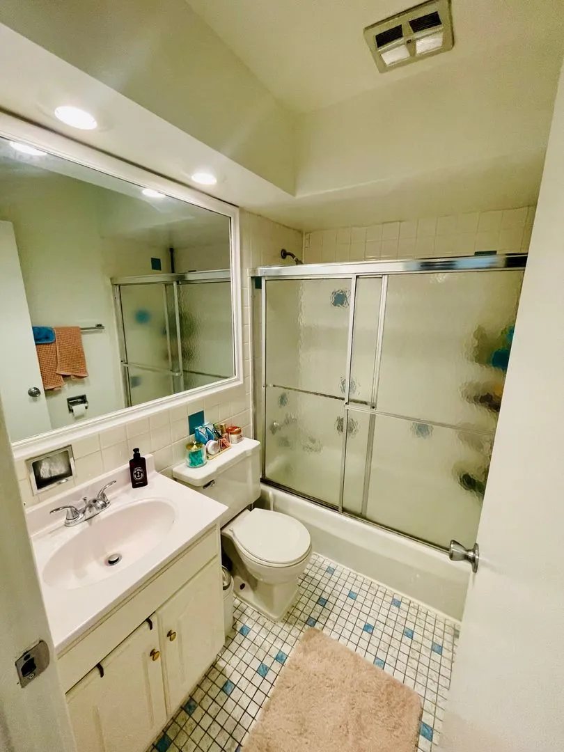 3160 N Cambridge Ave, , 60657, USA 60657-unit#302-Chicago-IL