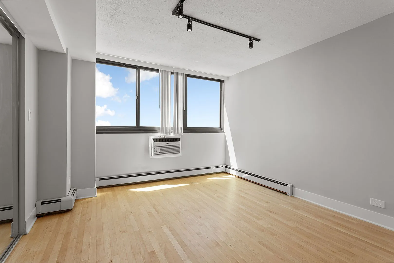 6166 N Sheridan Rd, ,  60660, USA 60660-unit#28K-Chicago-IL