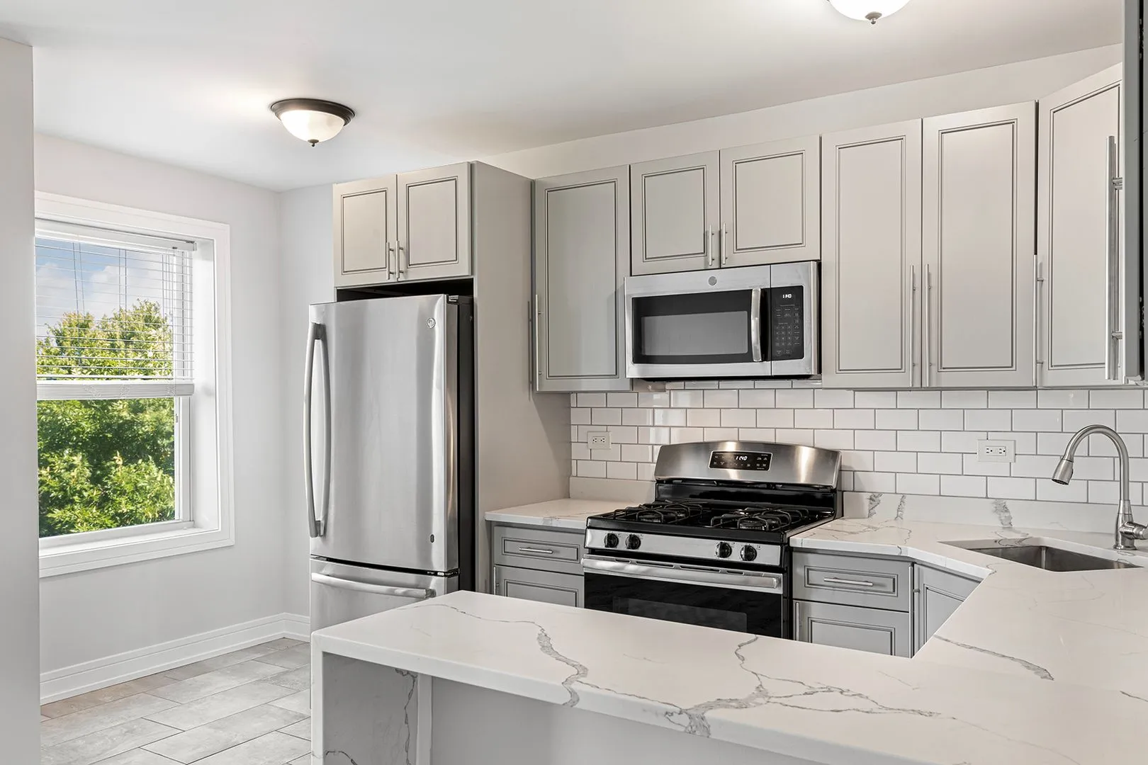 1521 W Sherwin Ave, ,  60626, USA 60626-unit#601-Chicago-IL