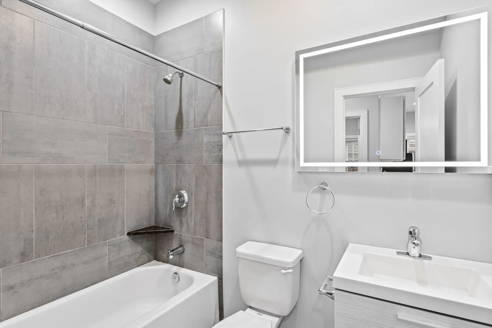 1055 W Glenlake Ave, ,  60660, USA 60660-unit#2-Chicago-IL