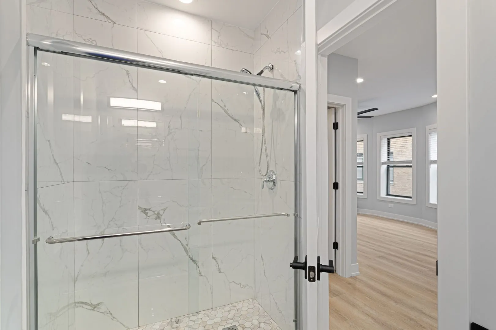 7736 N Eastlake Terrace, ,  60626, USA 60626-unit#2W-Chicago-IL