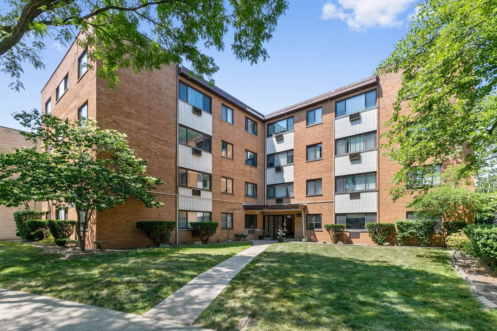 6826 N Ridge Blvd, ,  60645, USA 60645-unit#106-Chicago-IL