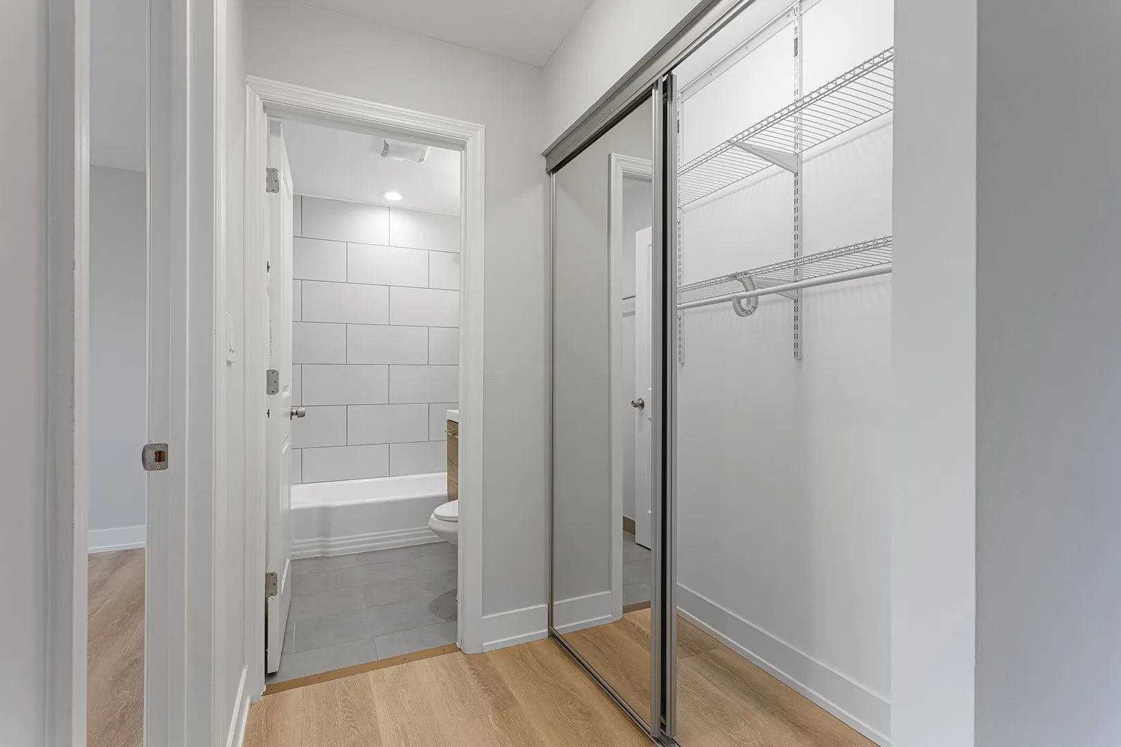 6021 N Winthrop Ave, ,  60660, USA 60660-unit#401-Chicago-IL