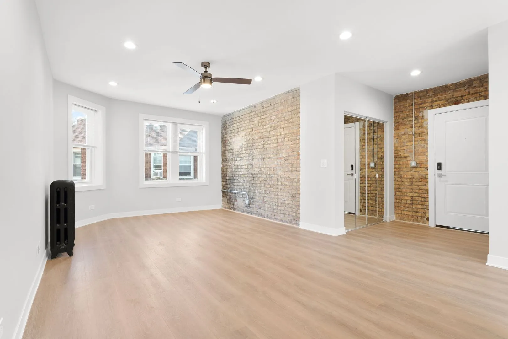 7383 N Damen Ave, ,  60645, USA 60645-unit#3W-Chicago-IL