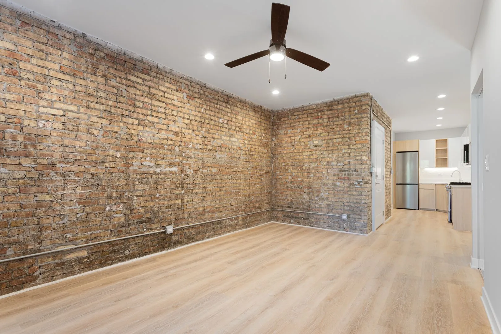 7385 N Damen Ave, , 60645, USA 60645-unit#2S-Chicago-IL