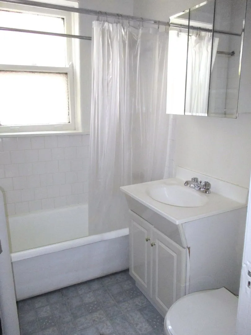 921 W Oakdale Ave, , 60657, USA 60657-unit#1B-Chicago-IL