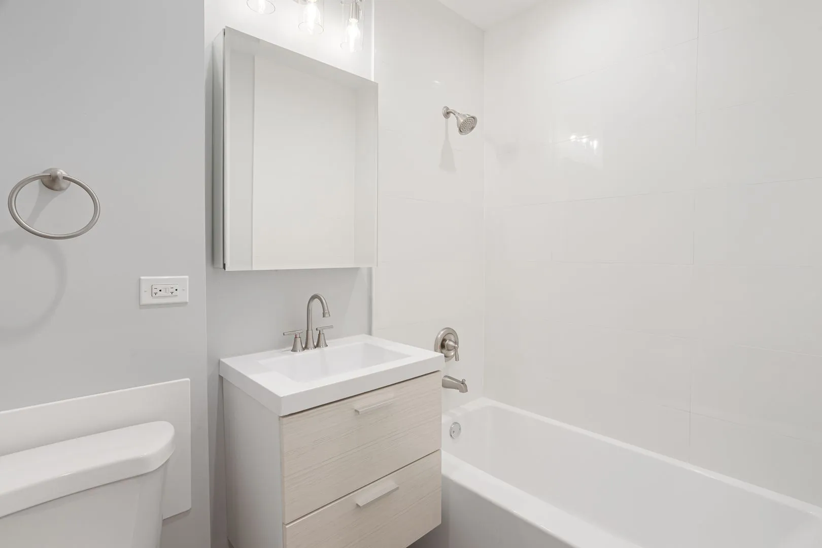 7389 N Damen Ave, ,  60645, USA 60645-unit#2E-Chicago-IL