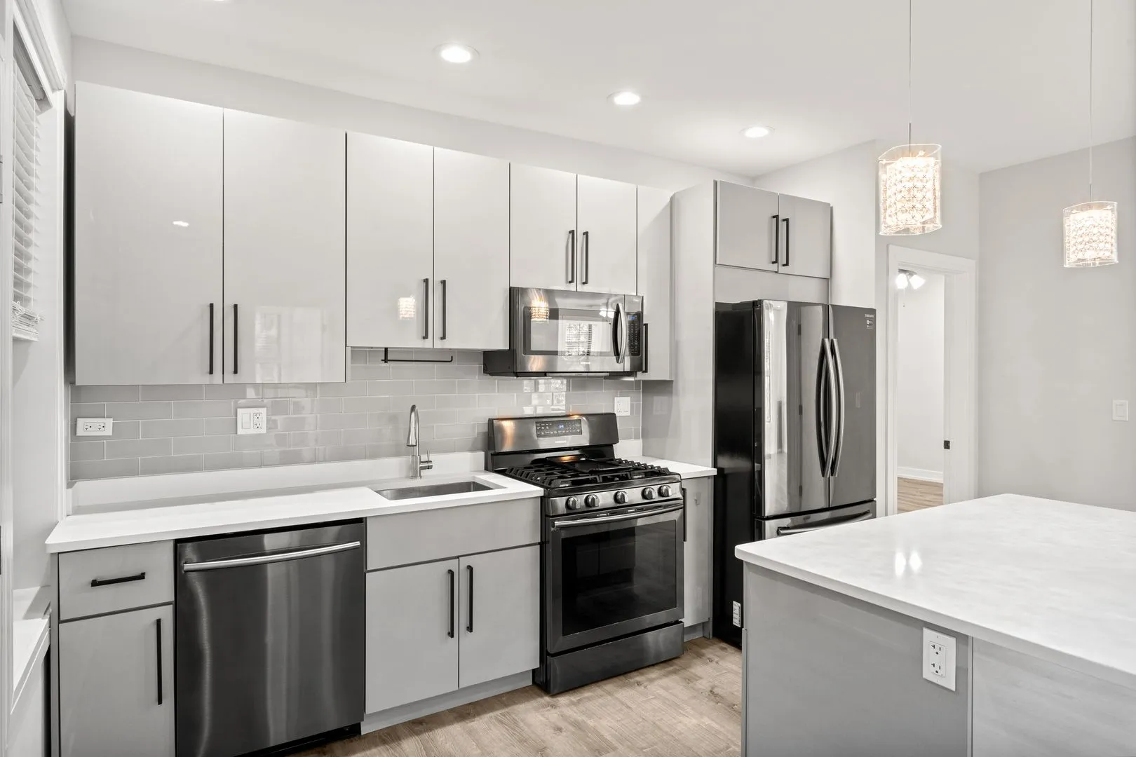 1062 W Glenlake Ave 2nd floor, , 60660, USA 60660-Chicago-IL