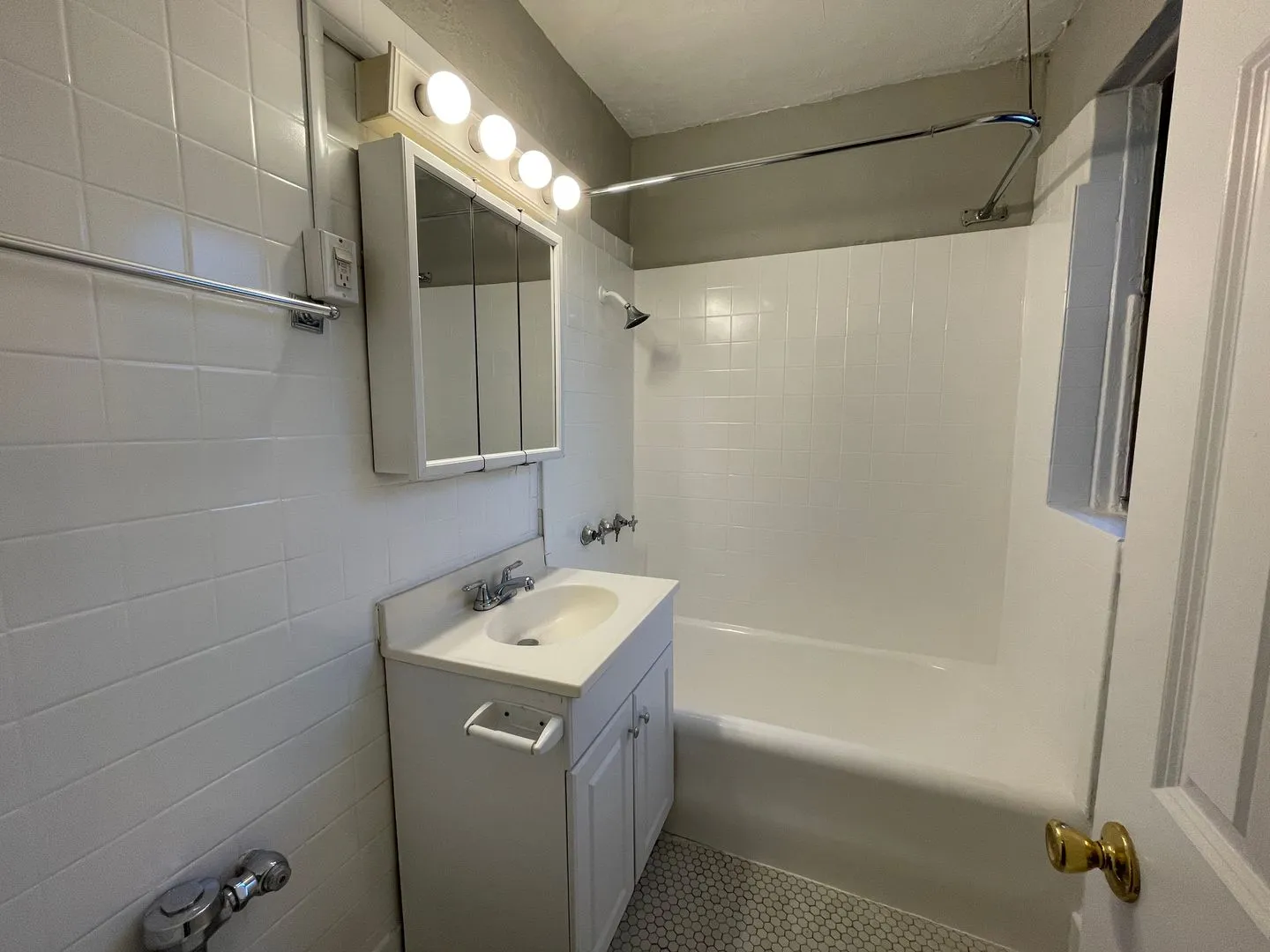 661 W Sheridan Rd, ,  60613, USA 60613-unit#410-Chicago-IL