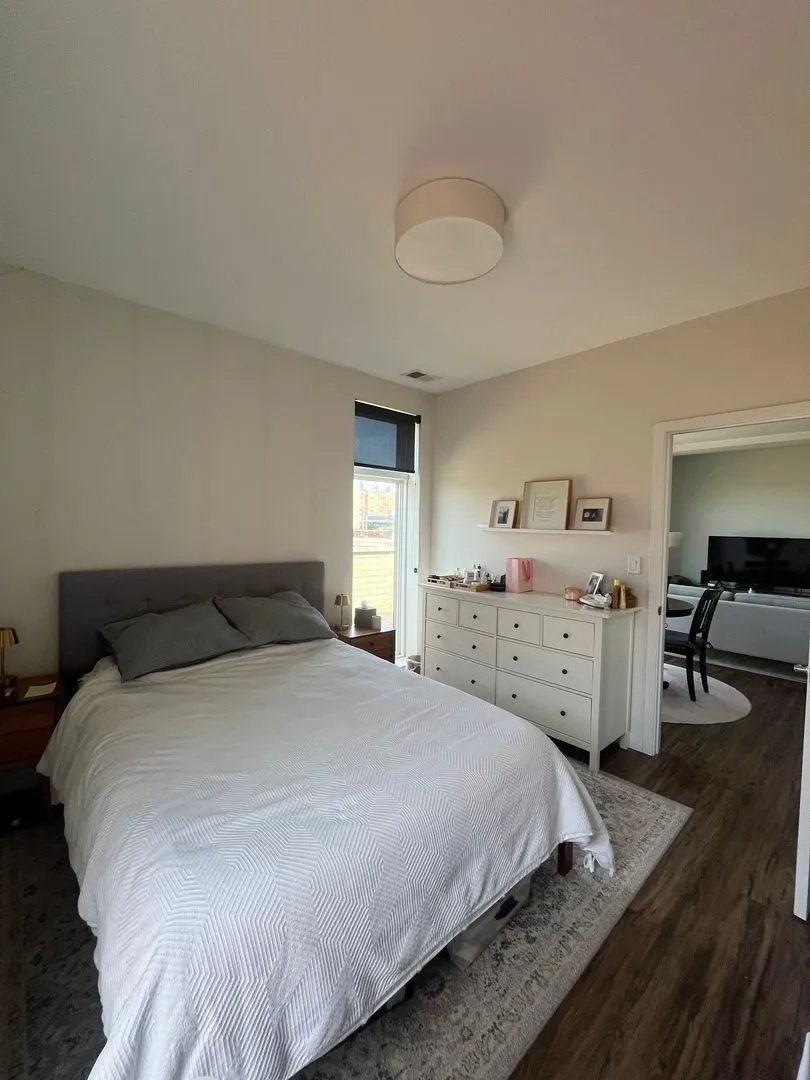 1045 W Cornelia Ave #501, ,  60657, USA 60657-Chicago-IL