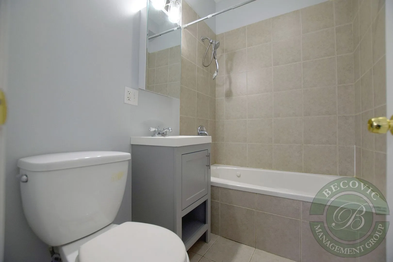 2009 W Jarvis Ave, ,  60645, USA 60645-unit#3-Chicago-IL