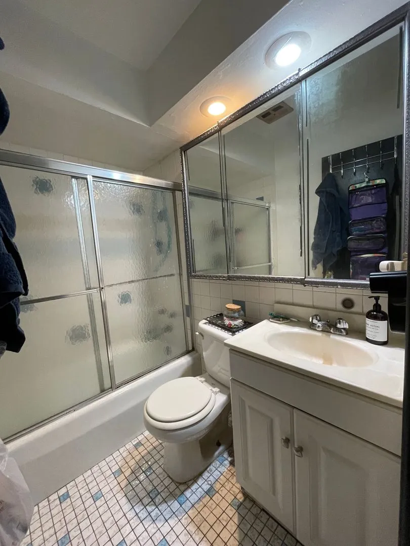 521 W Briar Pl, ,  60657, USA 60657-unit#205-Chicago-IL