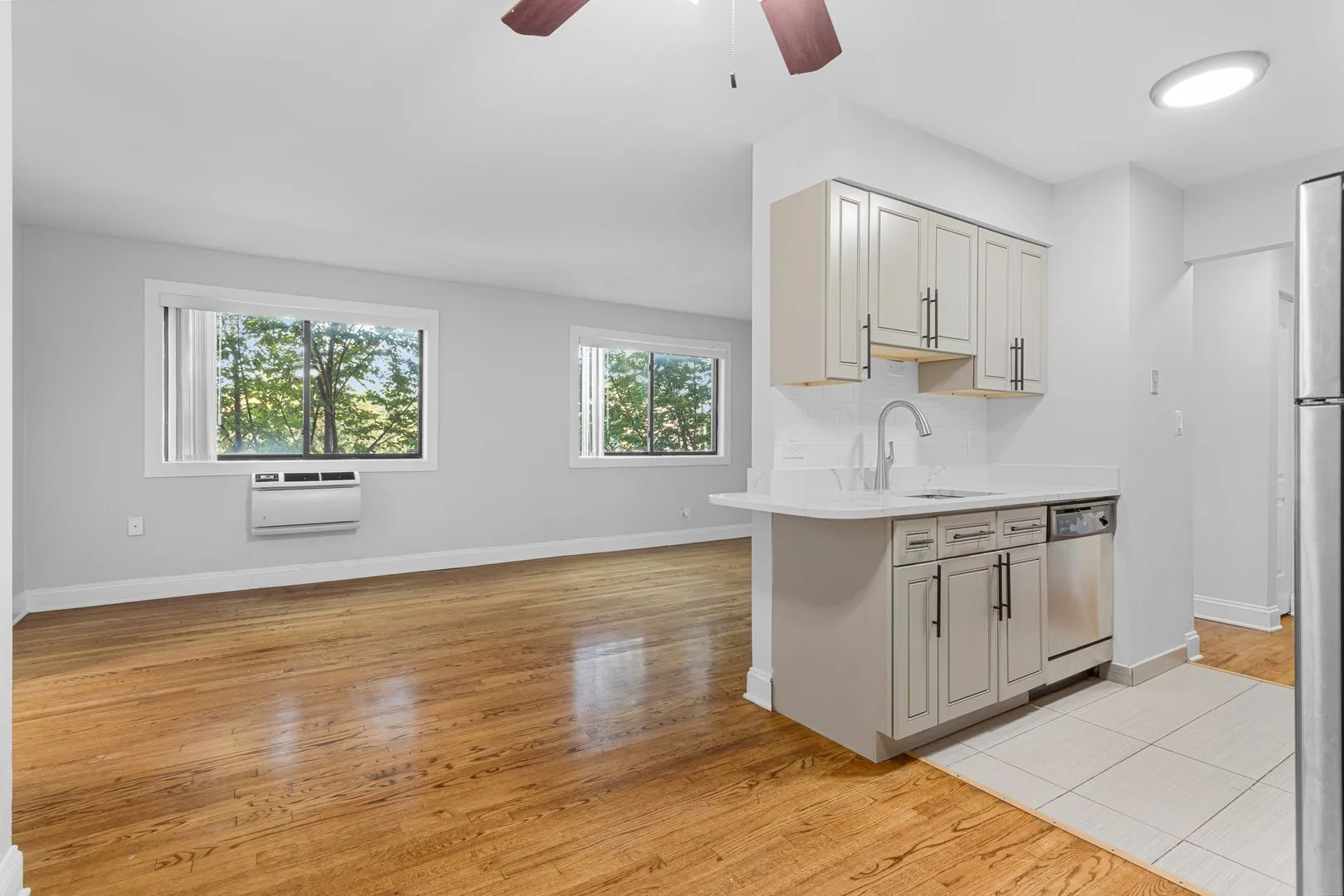 7545 N Winchester Ave, , 60626, USA 60626-unit#303-Chicago-IL