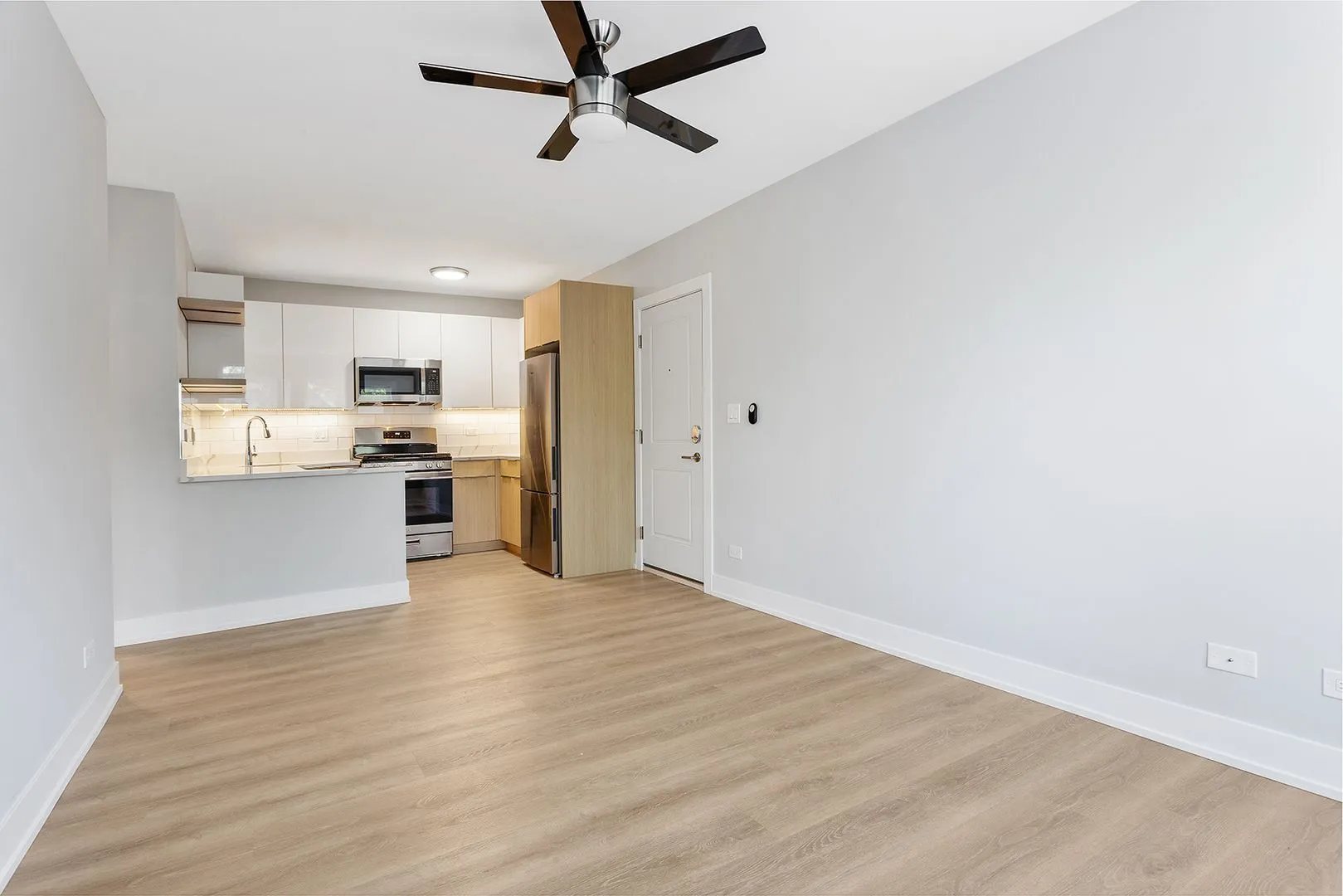 1521 W Sherwin Ave, , 60626, USA 60626-unit#307-Chicago-IL