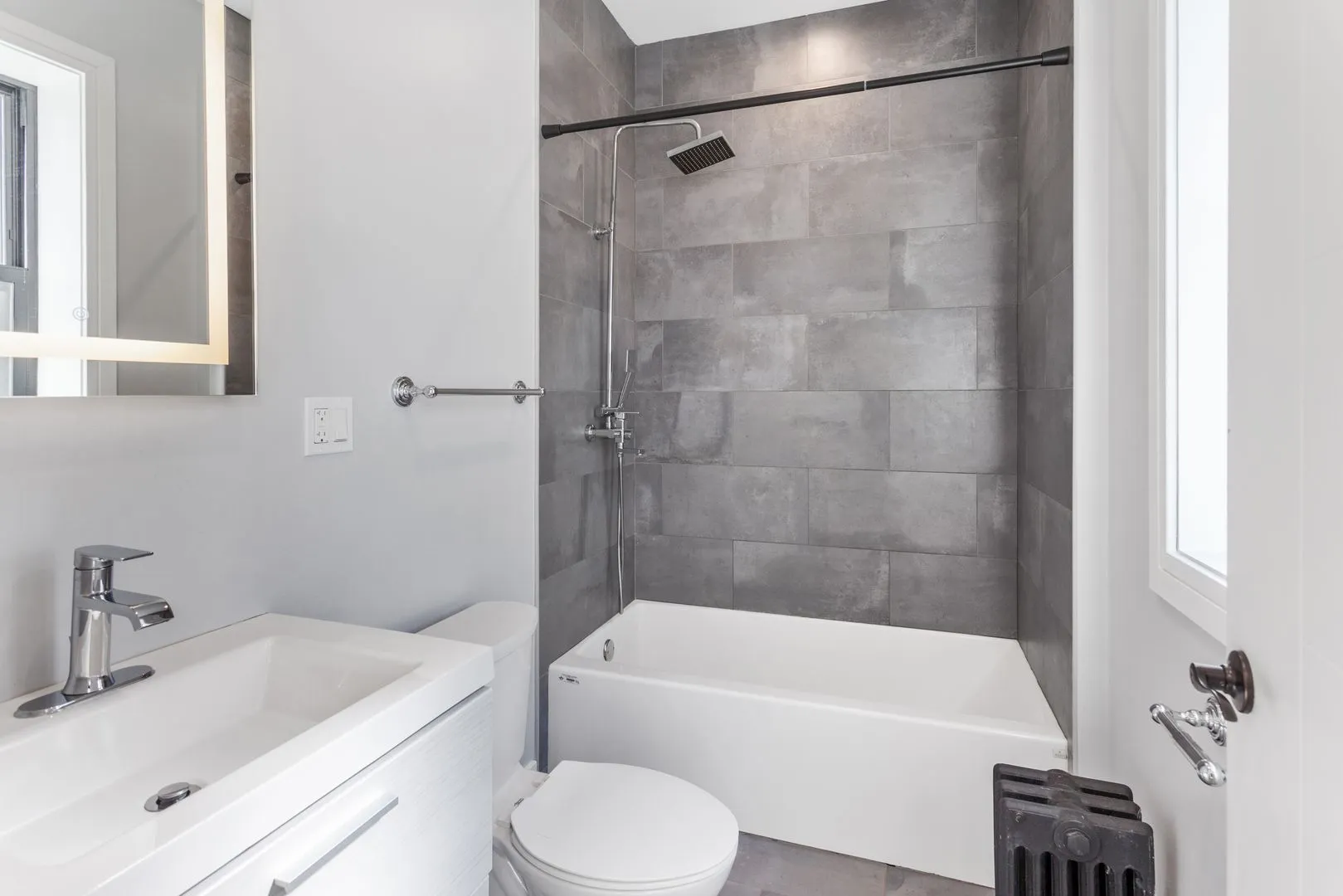 1062 W Glenlake Ave 3rd floor, , 60660, USA 60660-Chicago-IL