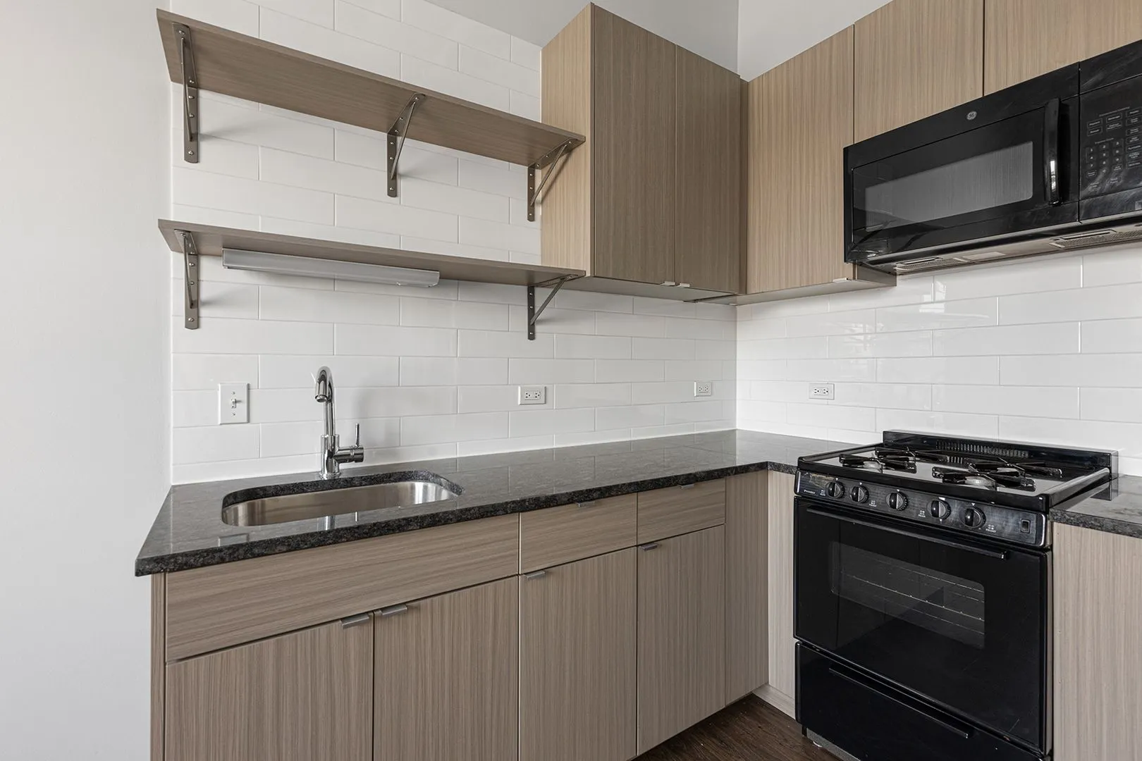 5718 N Winthrop Ave, ,  60660, USA 60660-unit#704-Chicago-IL