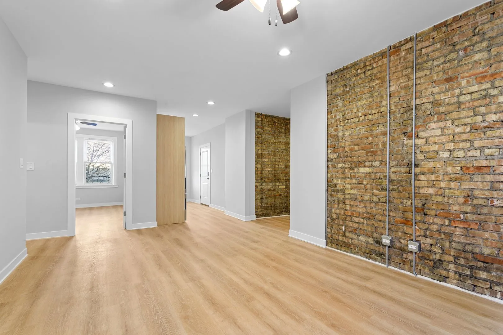 7387 N Damen Ave, ,  60645, USA 60645-unit#3W-Chicago-IL