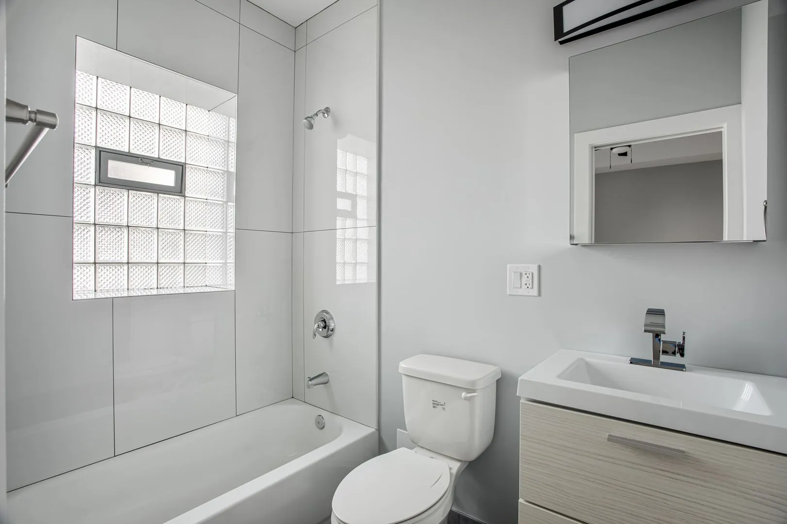 7642 N Eastlake Terrace, ,  60626, USA 60626-unit#2-Chicago-IL