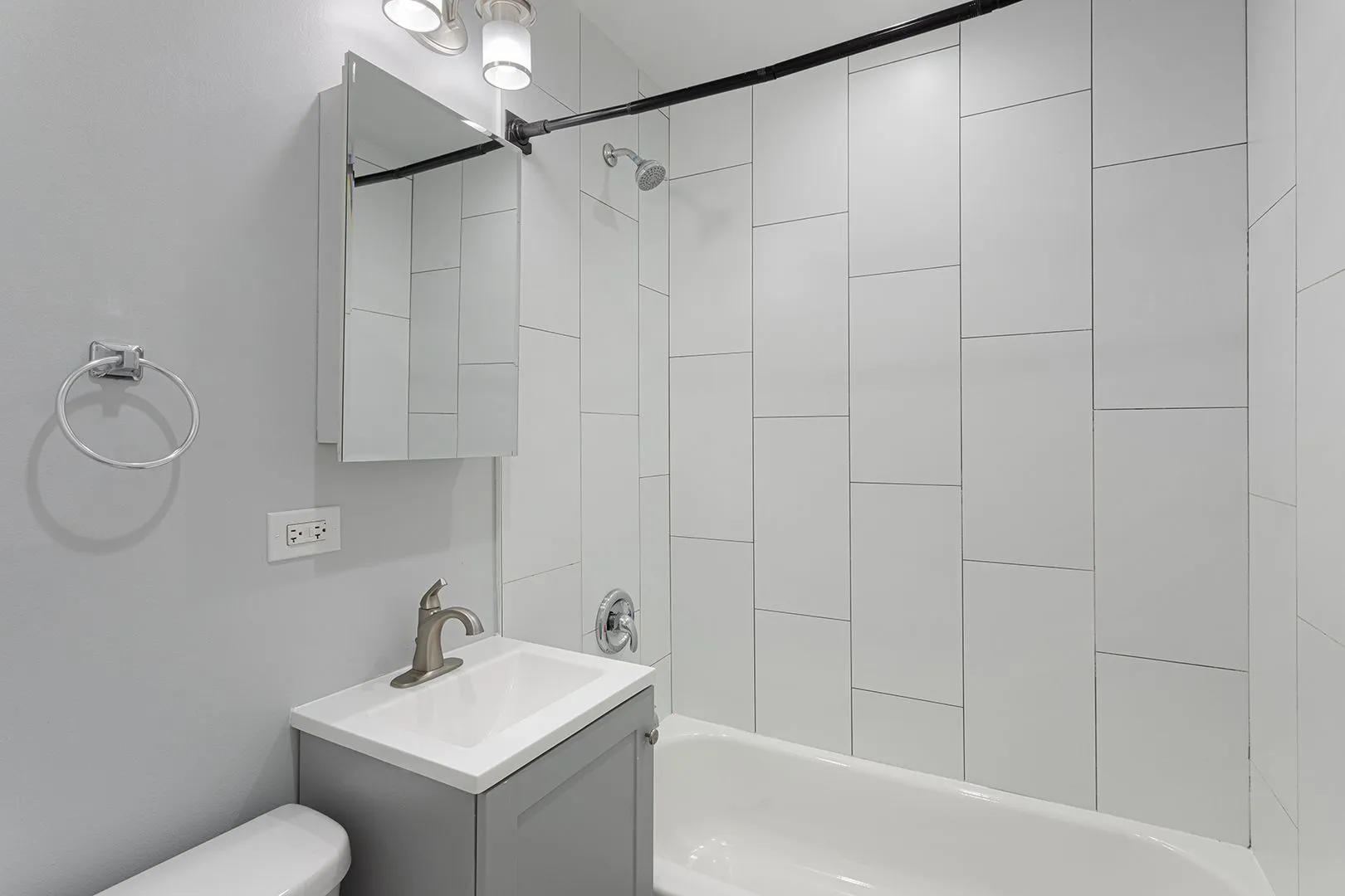 1303 W Estes Ave, ,  60626, USA 60626-unit#1W-Chicago-IL